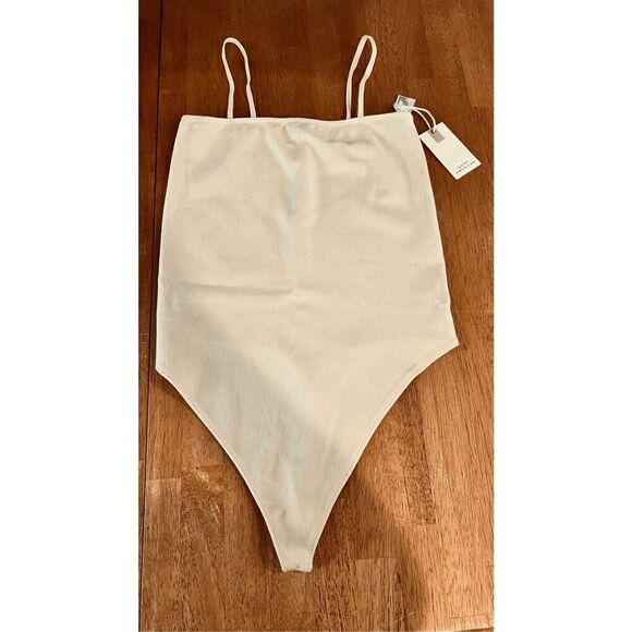Good American Seamless Skinny Strap BodySuit Bone001 SZ 5/6 NEW - Picture 2 of 9
